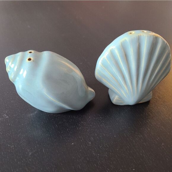 Vintage Shells Salt and Pepper Shakers - Picture 7 of 9